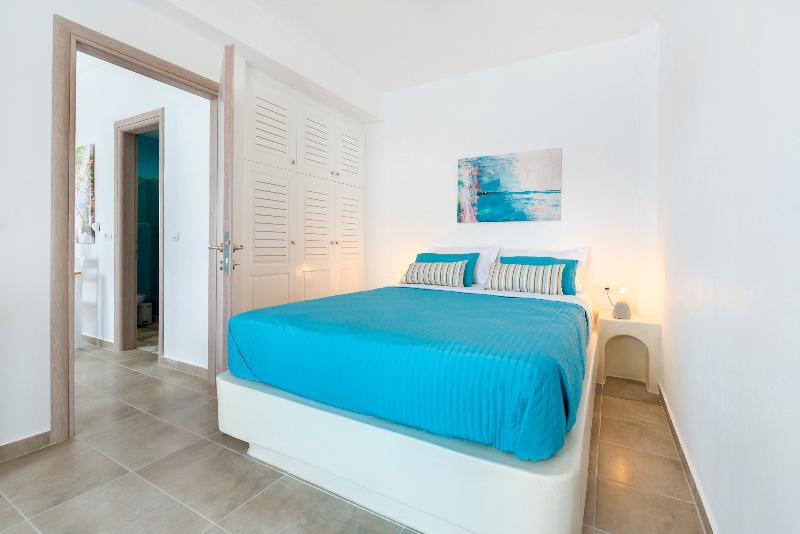 White Harmony Suites Мегалохори Екстериор снимка