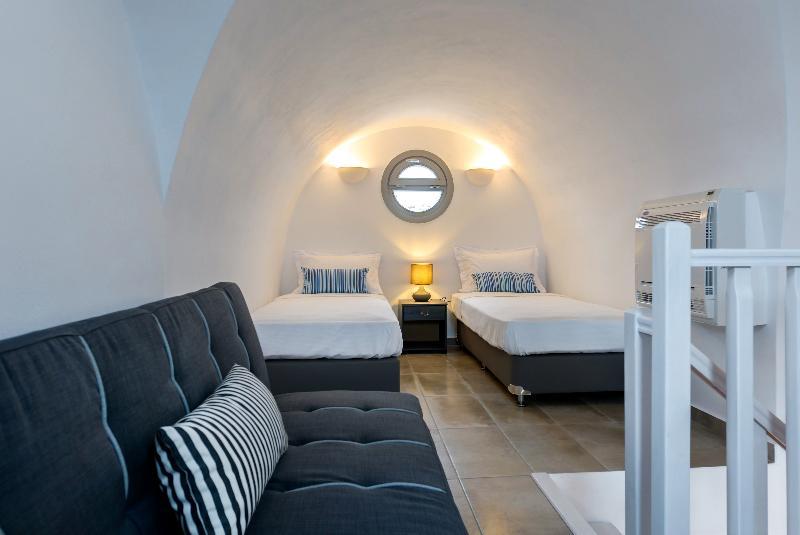 White Harmony Suites Мегалохори Екстериор снимка